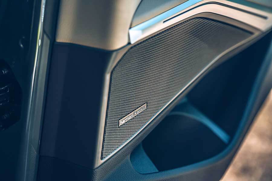 源源不絕的後勁輸出配上相對凌厲的下盤軀幹，坐在上頭不自覺地有句話在我腦海餘音繞樑，那就是甩下去~~甩下去~~恐怖吶~~