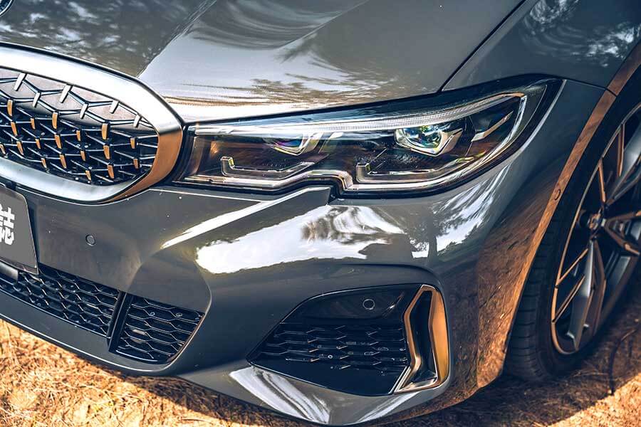 源源不絕的後勁輸出配上相對凌厲的下盤軀幹，坐在上頭不自覺地有句話在我腦海餘音繞樑，那就是甩下去~~甩下去~~恐怖吶~~