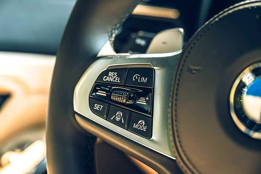 源源不絕的後勁輸出配上相對凌厲的下盤軀幹，坐在上頭不自覺地有句話在我腦海餘音繞樑，那就是甩下去~~甩下去~~恐怖吶~~