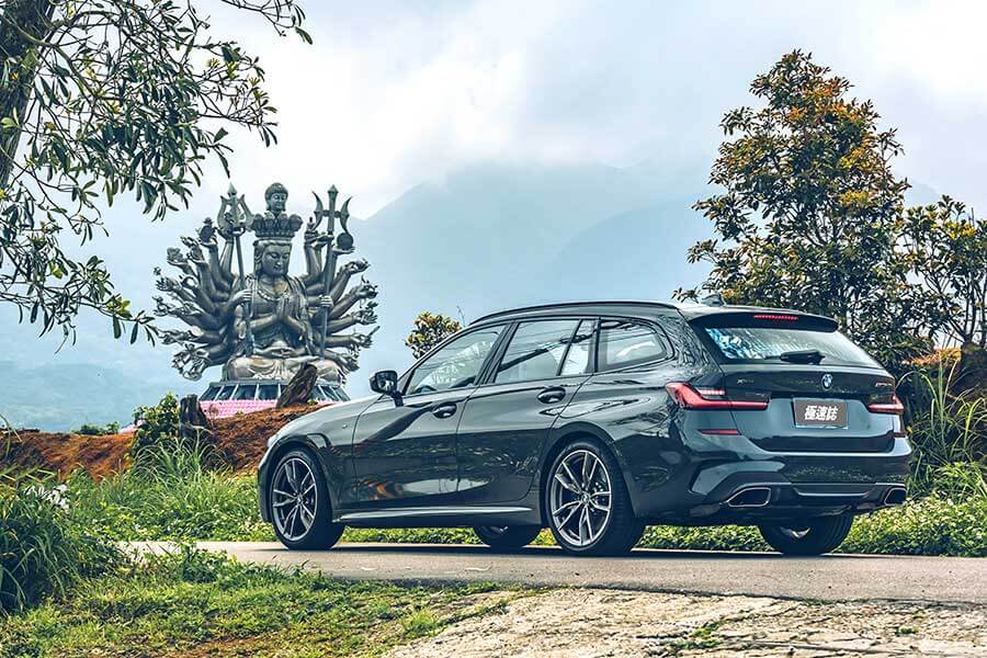 源源不絕的後勁輸出配上相對凌厲的下盤軀幹，坐在上頭不自覺地有句話在我腦海餘音繞樑，那就是甩下去~~甩下去~~恐怖吶~~