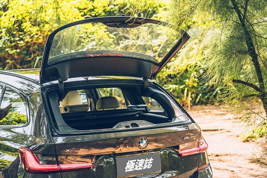 源源不絕的後勁輸出配上相對凌厲的下盤軀幹，坐在上頭不自覺地有句話在我腦海餘音繞樑，那就是甩下去~~甩下去~~恐怖吶~~