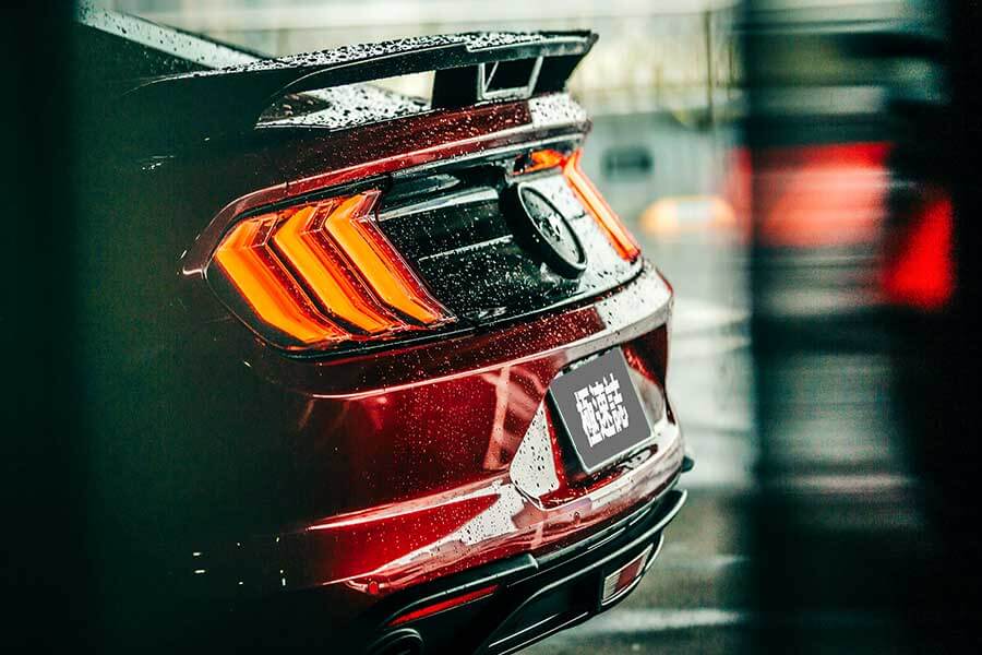 mustang55-2 將近一甲生涯的福特野馬,廠家在55周年加值推出了黑影限量套裝,除了增添幾分顏值外,內裏那套B&O更深得我心吶。