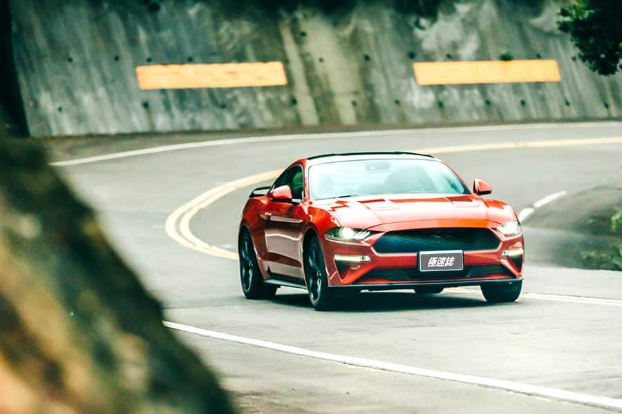 mustang55-28 將近一甲生涯的福特野馬,廠家在55周年加值推出了黑影限量套裝,除了增添幾分顏值外,內裏那套B&O更深得我心吶。