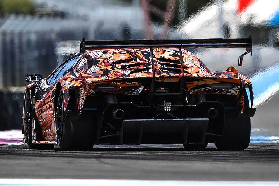 全賽道導向空力設計,加上史上最強V12,這就是來自波隆那的終極兵器。