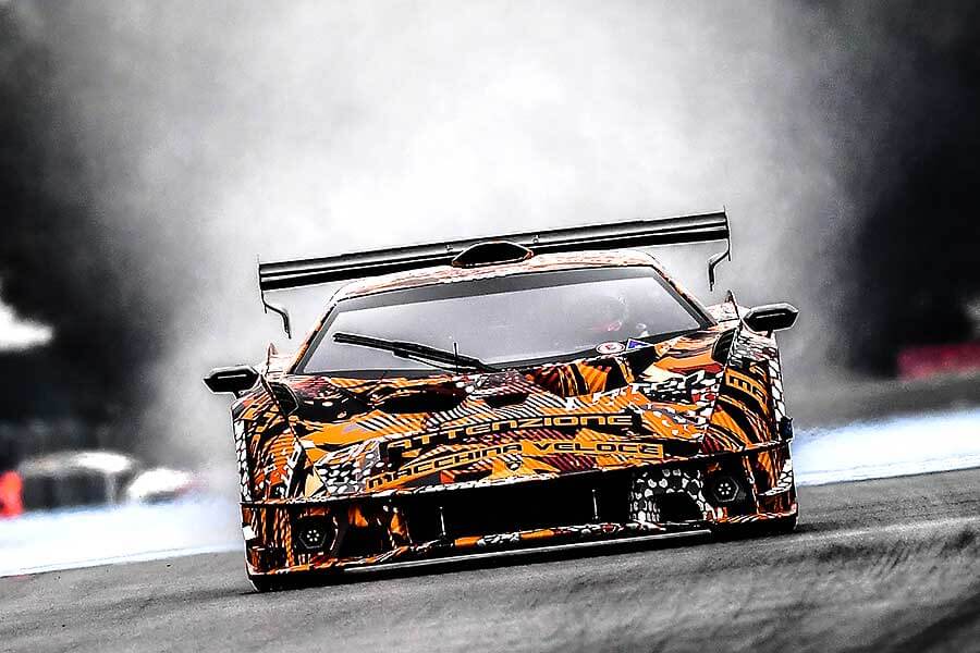 全賽道導向空力設計,加上史上最強V12,這就是來自波隆那的終極兵器。