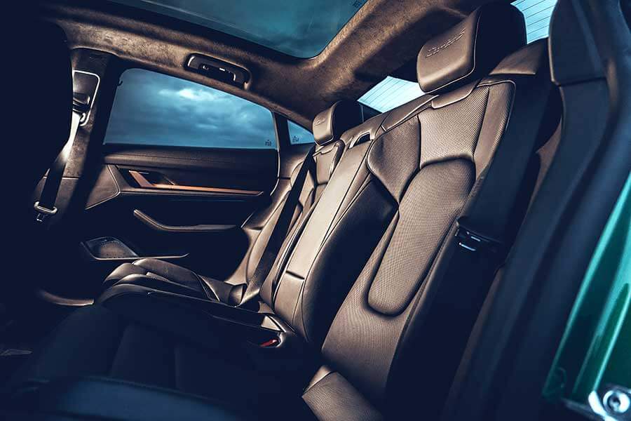 Tesla為快到荒唐的電動車鋪平了路，但保時捷自認能夠為這種荒唐速度注入一些上乘操控功夫。歡迎歡迎，歡迎大家觀看EV爭霸戰。