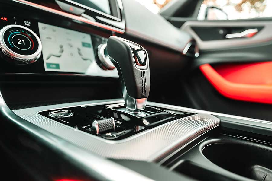 除了後座，Jaguar XE P300一切都讓人心曠神怡。