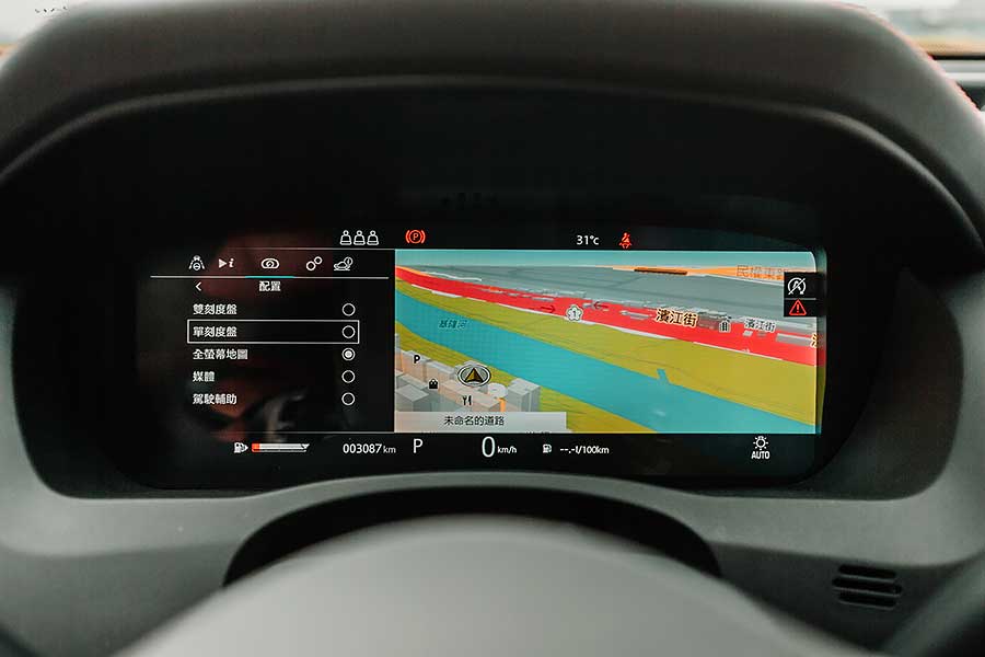 除了後座，Jaguar XE P300一切都讓人心曠神怡。