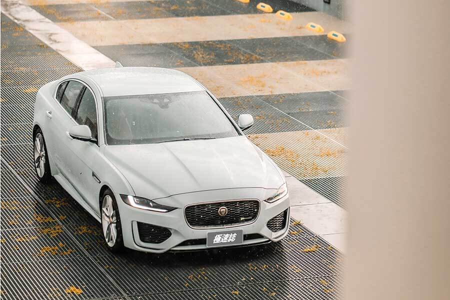 除了後座，Jaguar XE P300一切都讓人心曠神怡。