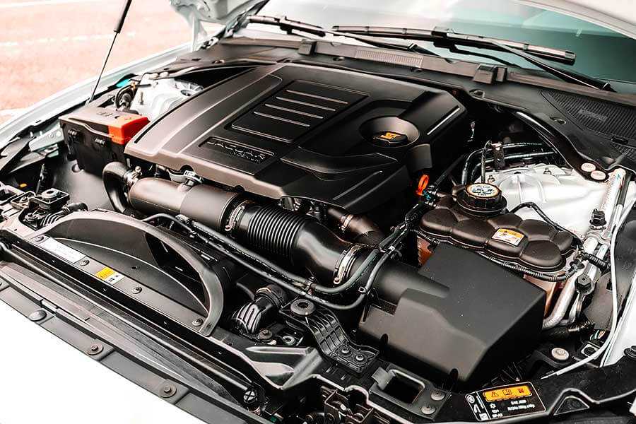 除了後座，Jaguar XE P300一切都讓人心曠神怡。