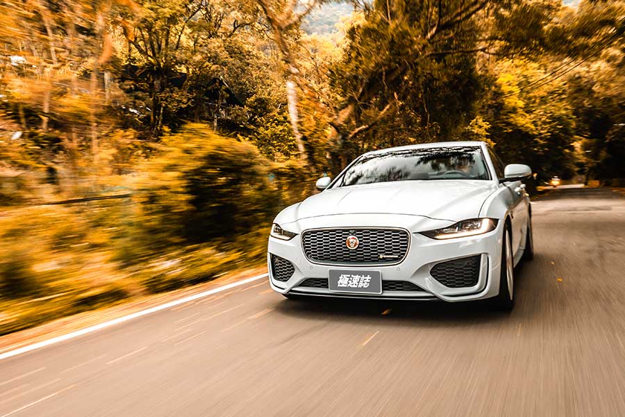 除了後座，Jaguar XE P300一切都讓人心曠神怡。