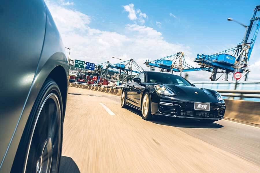 先有四門Coupe,近年又冒出四門GT,其實兩者訴求都相同,感覺就像玩文字遊戲,至於這場遊戲的最後贏家……。