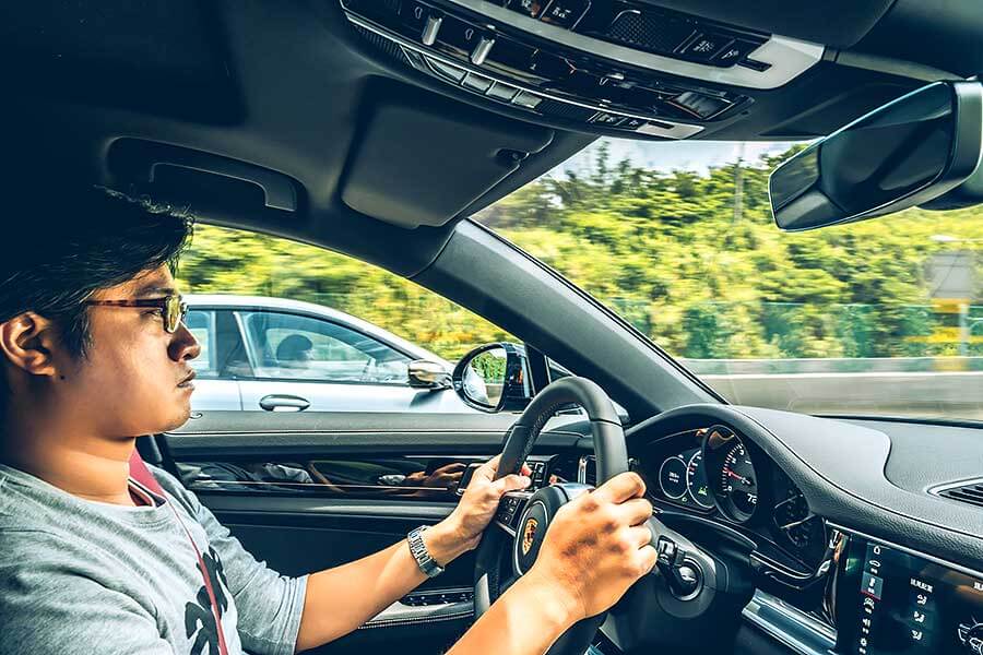 先有四門Coupe,近年又冒出四門GT,其實兩者訴求都相同,感覺就像玩文字遊戲,至於這場遊戲的最後贏家……。