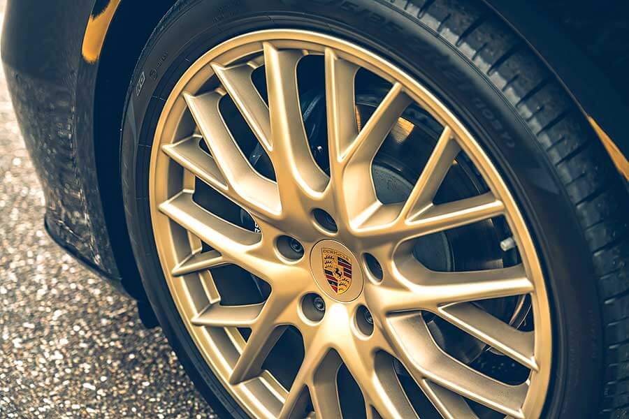 8gc&panamera-27 先有四門Coupe,近年又冒出四門GT,其實兩者訴求都相同,感覺就像玩文字遊戲,至於這場遊戲的最後贏家……。