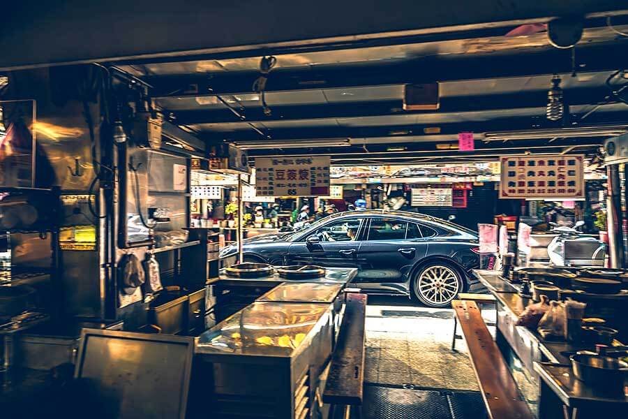 先有四門Coupe,近年又冒出四門GT,其實兩者訴求都相同,感覺就像玩文字遊戲,至於這場遊戲的最後贏家……。