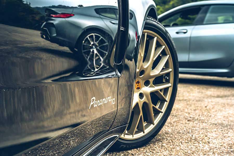 8gc&panamera-41 先有四門Coupe,近年又冒出四門GT,其實兩者訴求都相同,感覺就像玩文字遊戲,至於這場遊戲的最後贏家……。