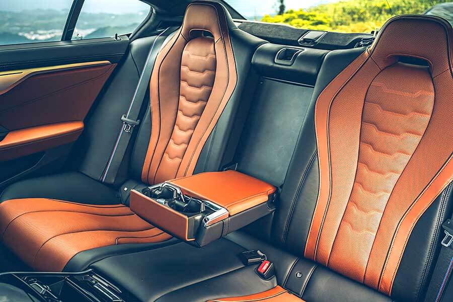 8gc&panamera-44 先有四門Coupe,近年又冒出四門GT,其實兩者訴求都相同,感覺就像玩文字遊戲,至於這場遊戲的最後贏家……。