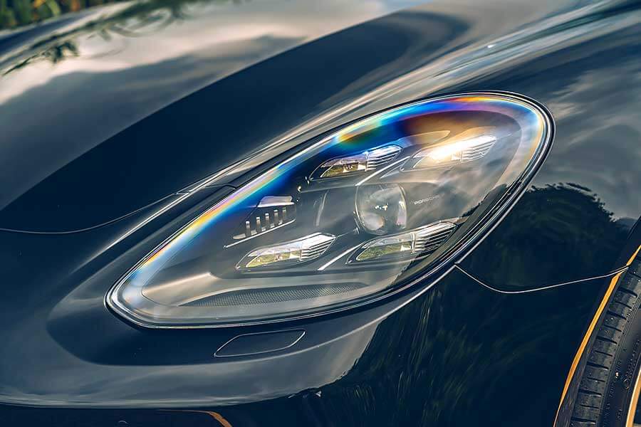 8gc&panamera-46 先有四門Coupe,近年又冒出四門GT,其實兩者訴求都相同,感覺就像玩文字遊戲,至於這場遊戲的最後贏家……。