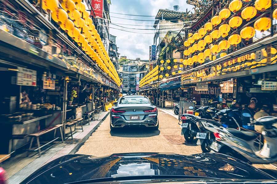 先有四門Coupe,近年又冒出四門GT,其實兩者訴求都相同,感覺就像玩文字遊戲,至於這場遊戲的最後贏家……。