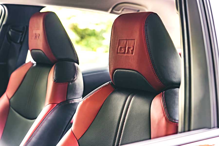 atisgrsporthybrid-2 Altis GR Sport就像身擁少林大力金剛腿的阿星一樣,凡人顏值下卻擁有幹練的身軀,尤其是那日夜穩扎穩打的精實下盤,夠靓的。