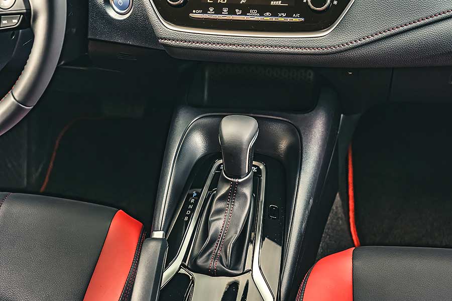 atisgrsporthybrid-27 Altis GR Sport就像身擁少林大力金剛腿的阿星一樣,凡人顏值下卻擁有幹練的身軀,尤其是那日夜穩扎穩打的精實下盤,夠靓的。