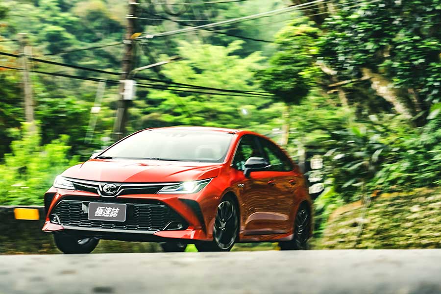 atisgrsporthybrid-34 Altis GR Sport就像身擁少林大力金剛腿的阿星一樣,凡人顏值下卻擁有幹練的身軀,尤其是那日夜穩扎穩打的精實下盤,夠靓的。