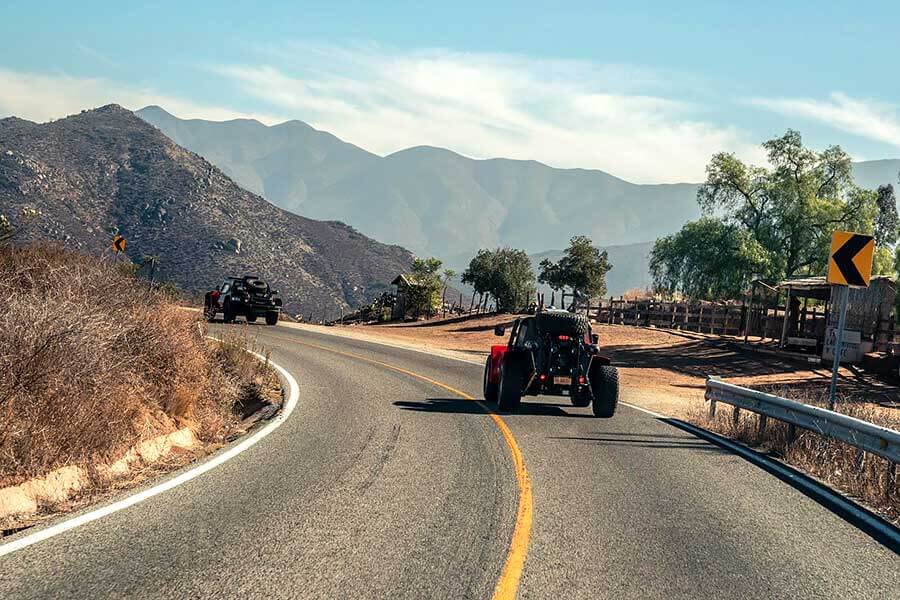我們與史提夫麥昆的Baja Boot直闖南部邊界,看看它的現代重生版是否無負一代傳奇威名。