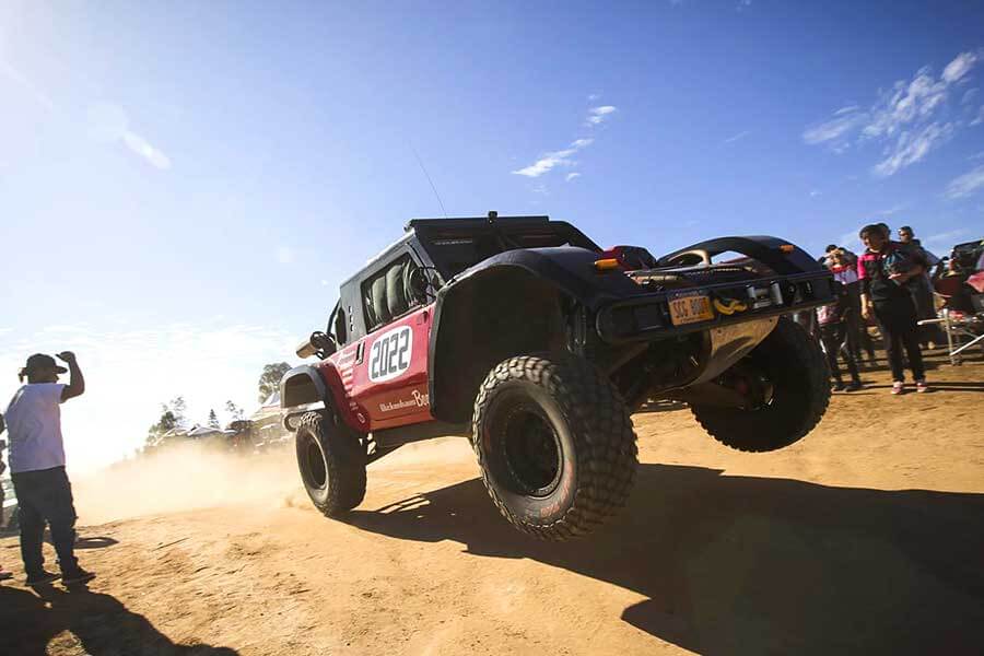 我們與史提夫麥昆的Baja Boot直闖南部邊界,看看它的現代重生版是否無負一代傳奇威名。