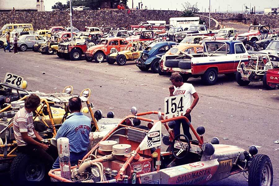 我們與史提夫麥昆的Baja Boot直闖南部邊界,看看它的現代重生版是否無負一代傳奇威名。