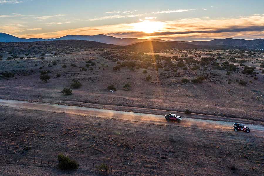 我們與史提夫麥昆的Baja Boot直闖南部邊界,看看它的現代重生版是否無負一代傳奇威名。
