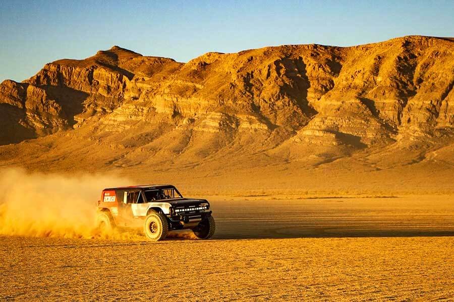 我們與史提夫麥昆的Baja Boot直闖南部邊界,看看它的現代重生版是否無負一代傳奇威名。