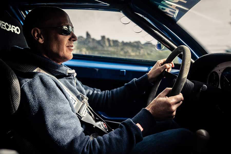 Veyron量產前最後一個原型,世上絕無僅有的EB110賽車,之後發生的故事甚至更加異乎尋常。