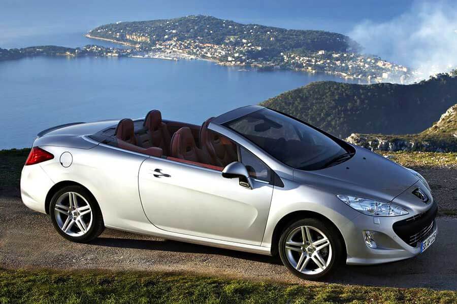 誰規定敞篷車只能帥氣，小巧可愛同樣有型。