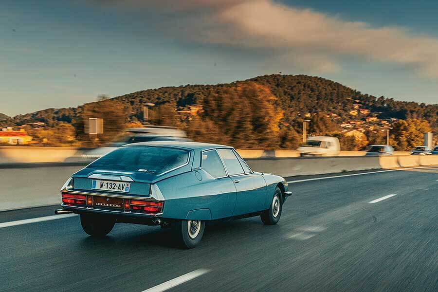 雪鐵龍，大概是世上最有創意的汽車公司，今年喜迎百周年。所以我們專誠集合了六件代表作環遊法國，為這個大日子獻上一場別開生面的賀壽巡遊。