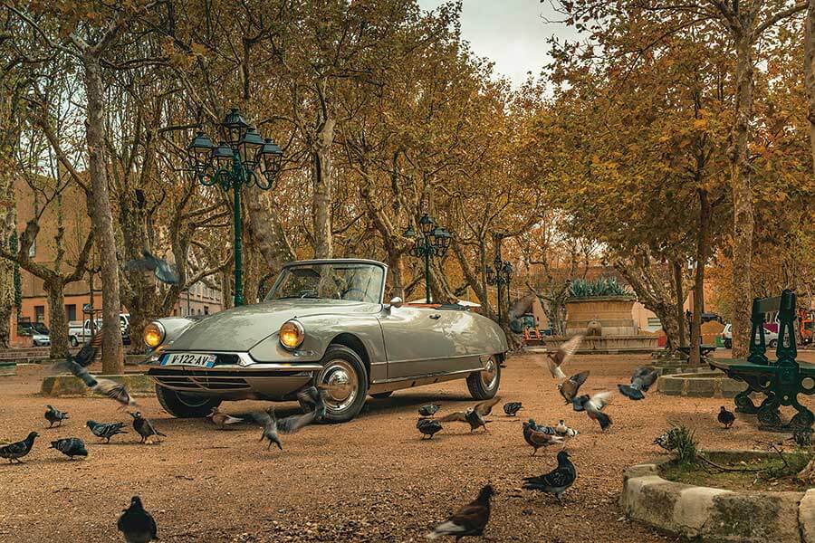 雪鐵龍，大概是世上最有創意的汽車公司，今年喜迎百周年。所以我們專誠集合了六件代表作環遊法國，為這個大日子獻上一場別開生面的賀壽巡遊。