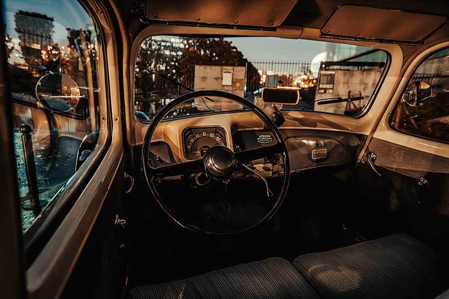 雪鐵龍，大概是世上最有創意的汽車公司，今年喜迎百周年。所以我們專誠集合了六件代表作環遊法國，為這個大日子獻上一場別開生面的賀壽巡遊。