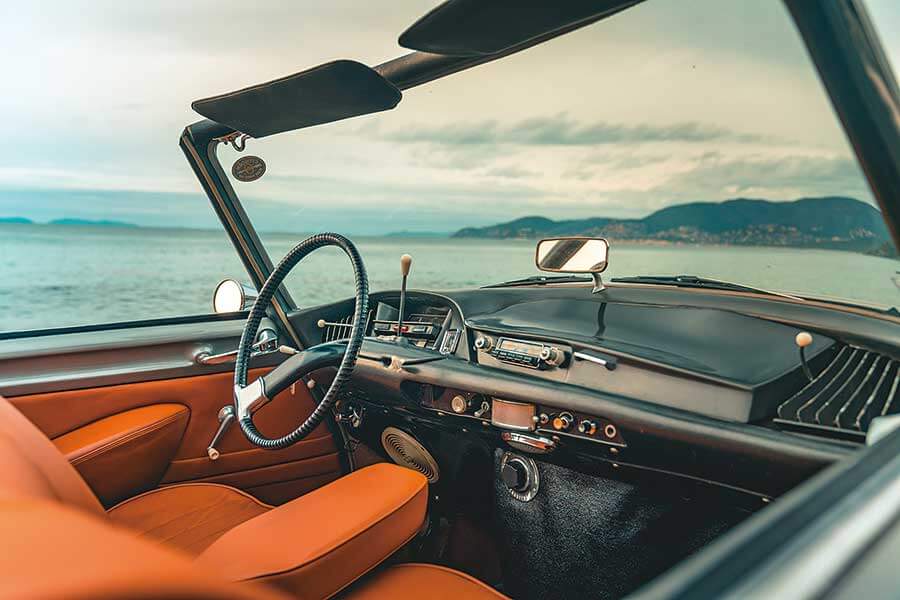 雪鐵龍，大概是世上最有創意的汽車公司，今年喜迎百周年。所以我們專誠集合了六件代表作環遊法國，為這個大日子獻上一場別開生面的賀壽巡遊。