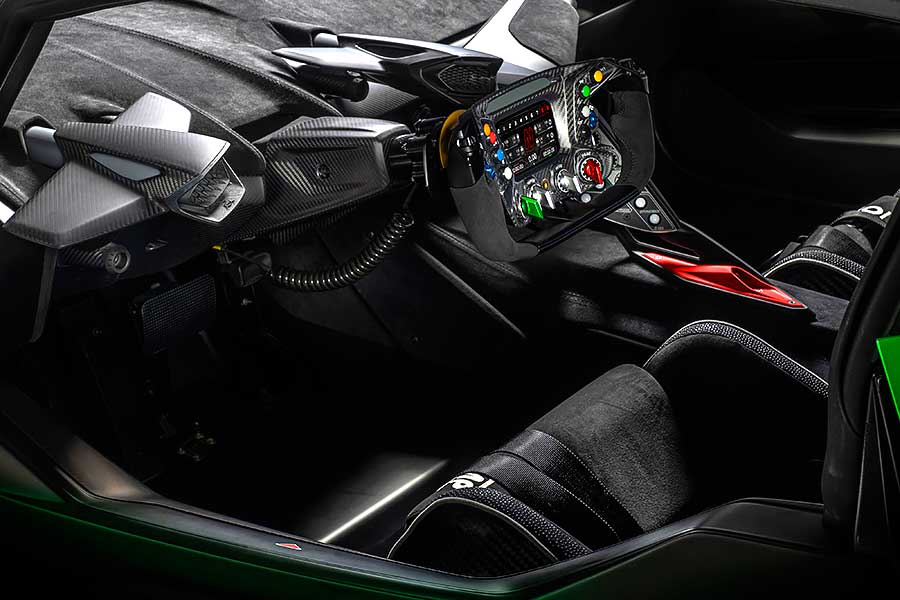 承襲波隆那V12賽道基因,Essenza SCV12為您獻上最純粹的賽道體驗。