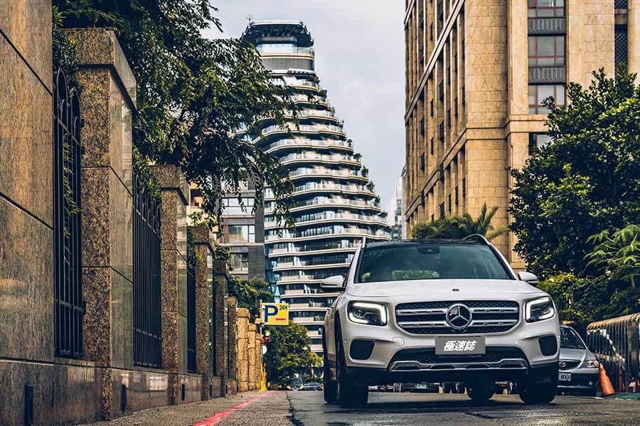 走進展間看看三芒星旗下有沒有適合自己的SUV時,你會發現你陷入了四面包抄、請君入甕的局勢。