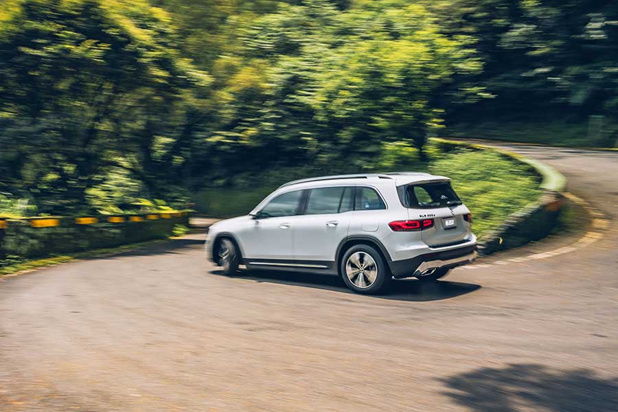 走進展間看看三芒星旗下有沒有適合自己的SUV時,你會發現你陷入了四面包抄、請君入甕的局勢。