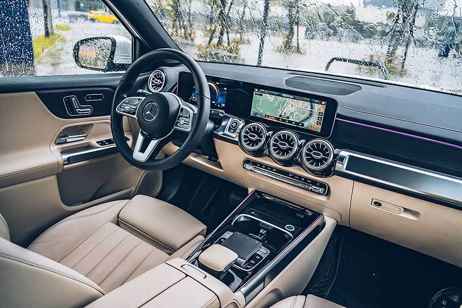 glb-18 走進展間看看三芒星旗下有沒有適合自己的SUV時,你會發現你陷入了四面包抄、請君入甕的局勢。