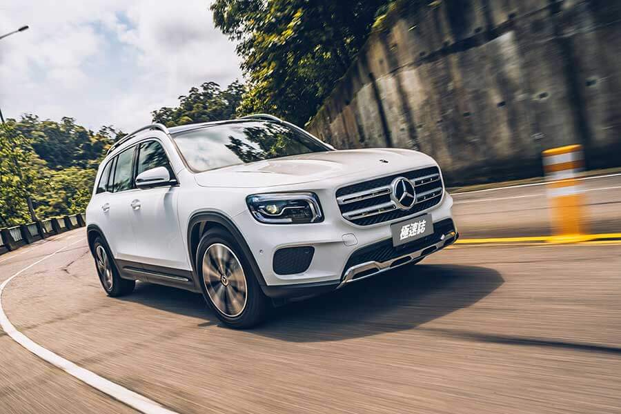 走進展間看看三芒星旗下有沒有適合自己的SUV時,你會發現你陷入了四面包抄、請君入甕的局勢。