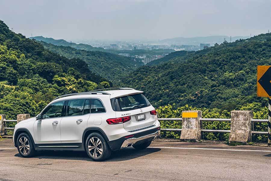 走進展間看看三芒星旗下有沒有適合自己的SUV時,你會發現你陷入了四面包抄、請君入甕的局勢。