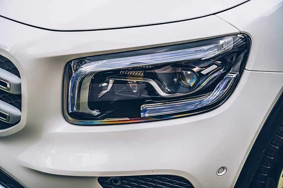 glb-6 走進展間看看三芒星旗下有沒有適合自己的SUV時,你會發現你陷入了四面包抄、請君入甕的局勢。