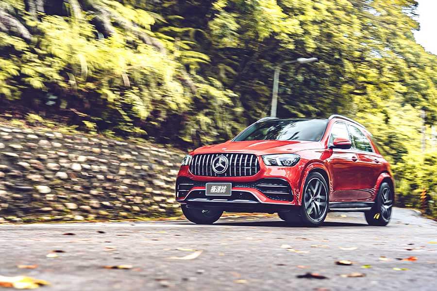 gle53-17 雖然現在是夏天,不過GLE 53卻像一股秋風,以攻無不克之姿縱橫山林之間,好不暢快。