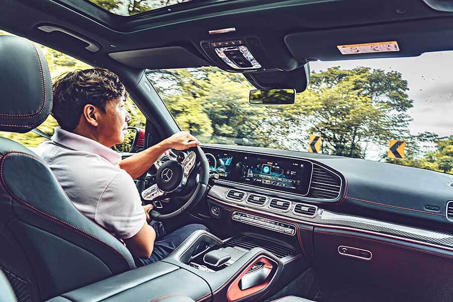 雖然現在是夏天,不過GLE 53卻像一股秋風,以攻無不克之姿縱橫山林之間,好不暢快。