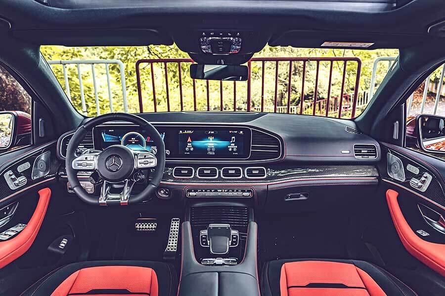 gle53-20 雖然現在是夏天,不過GLE 53卻像一股秋風,以攻無不克之姿縱橫山林之間,好不暢快。