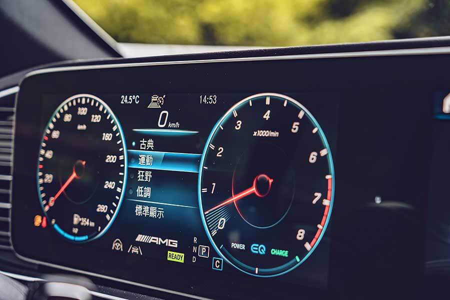 gle53-24 雖然現在是夏天,不過GLE 53卻像一股秋風,以攻無不克之姿縱橫山林之間,好不暢快。