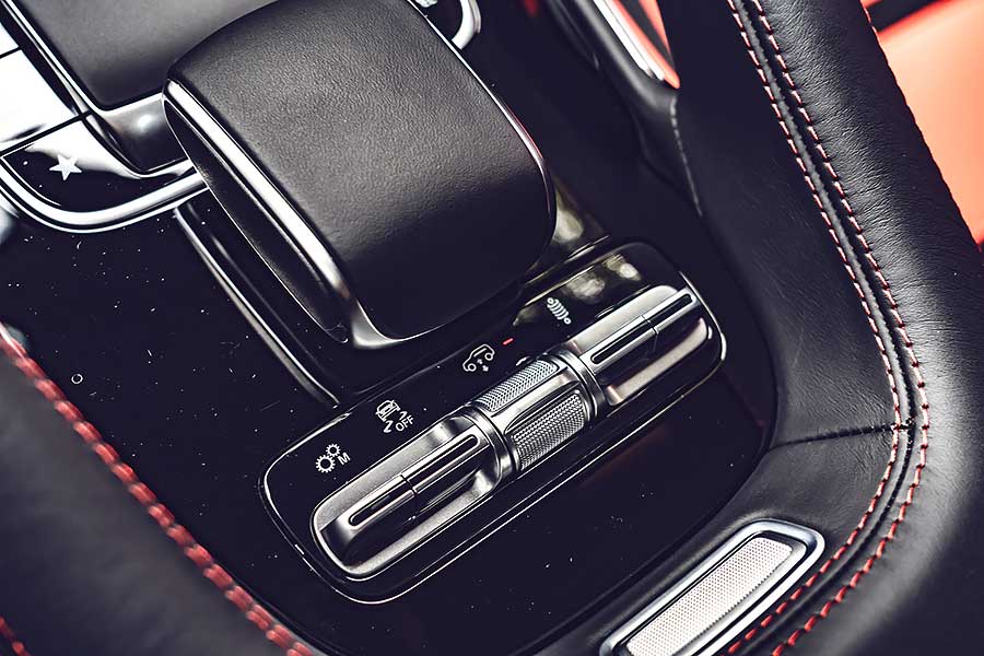 gle53-31 雖然現在是夏天,不過GLE 53卻像一股秋風,以攻無不克之姿縱橫山林之間,好不暢快。