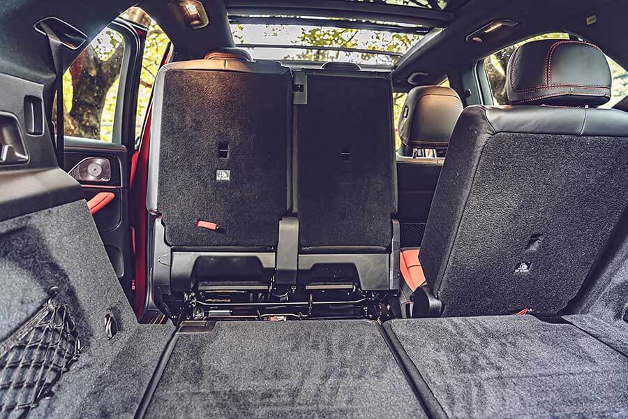 gle53-33 雖然現在是夏天,不過GLE 53卻像一股秋風,以攻無不克之姿縱橫山林之間,好不暢快。